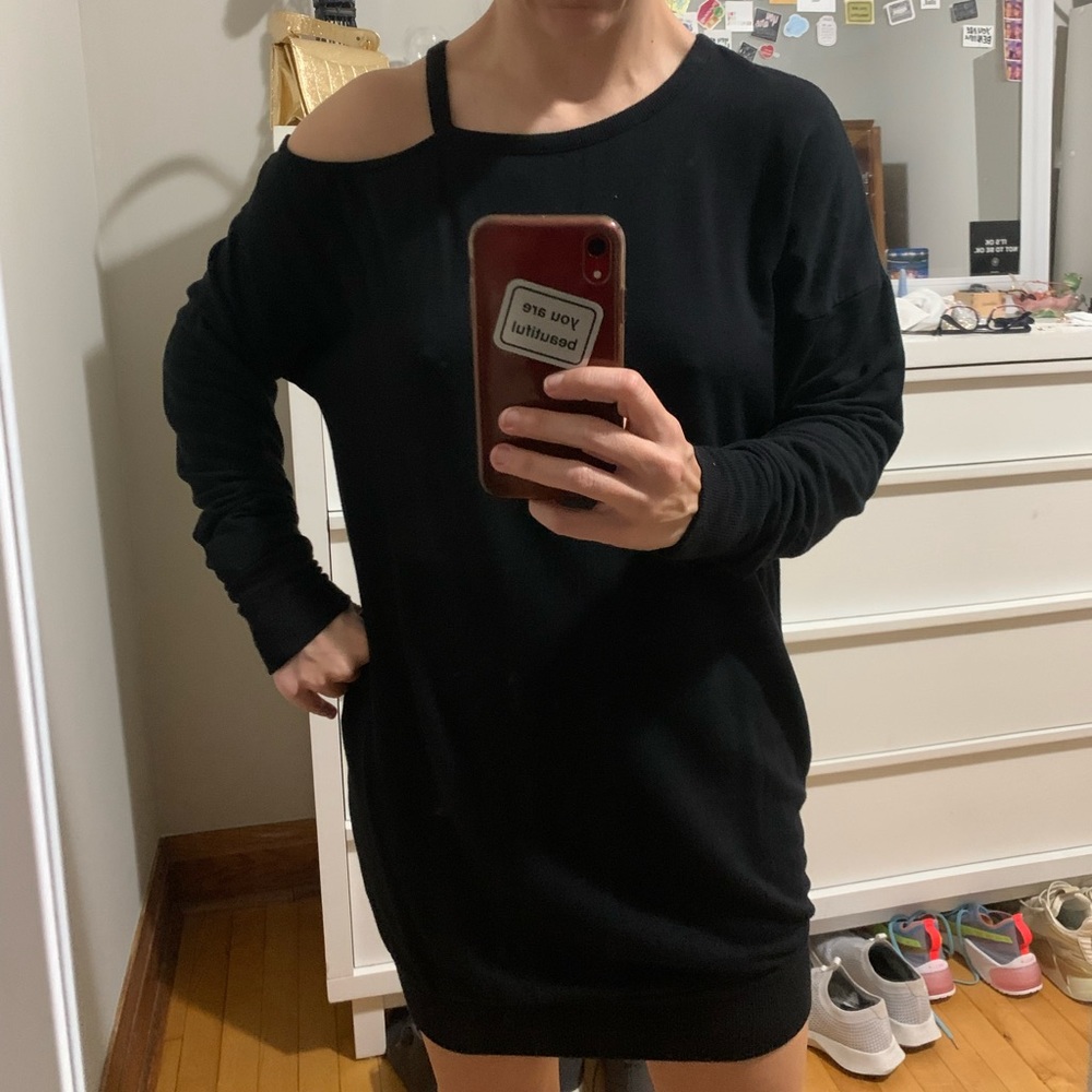 Cold Shoulder Tunic 🖤